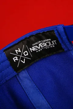 Neverout woven label in cap – Woven Labels – RAVEN