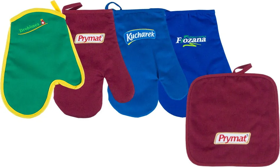 Oven gloves and pads