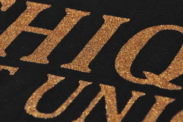sitodruk brokatowy złoty napis – Sitodruk bezpośredni – RAVEN