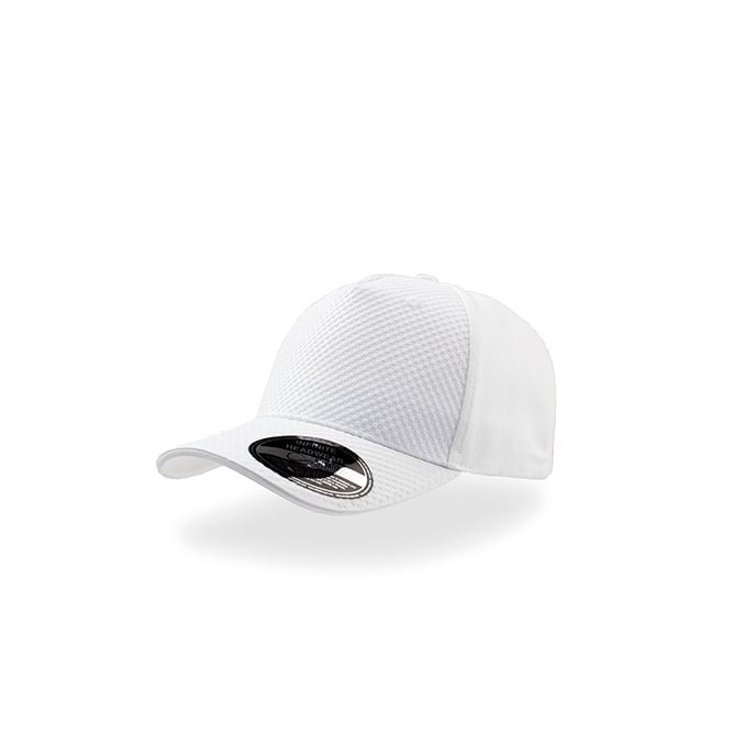 biała czapka z haftem