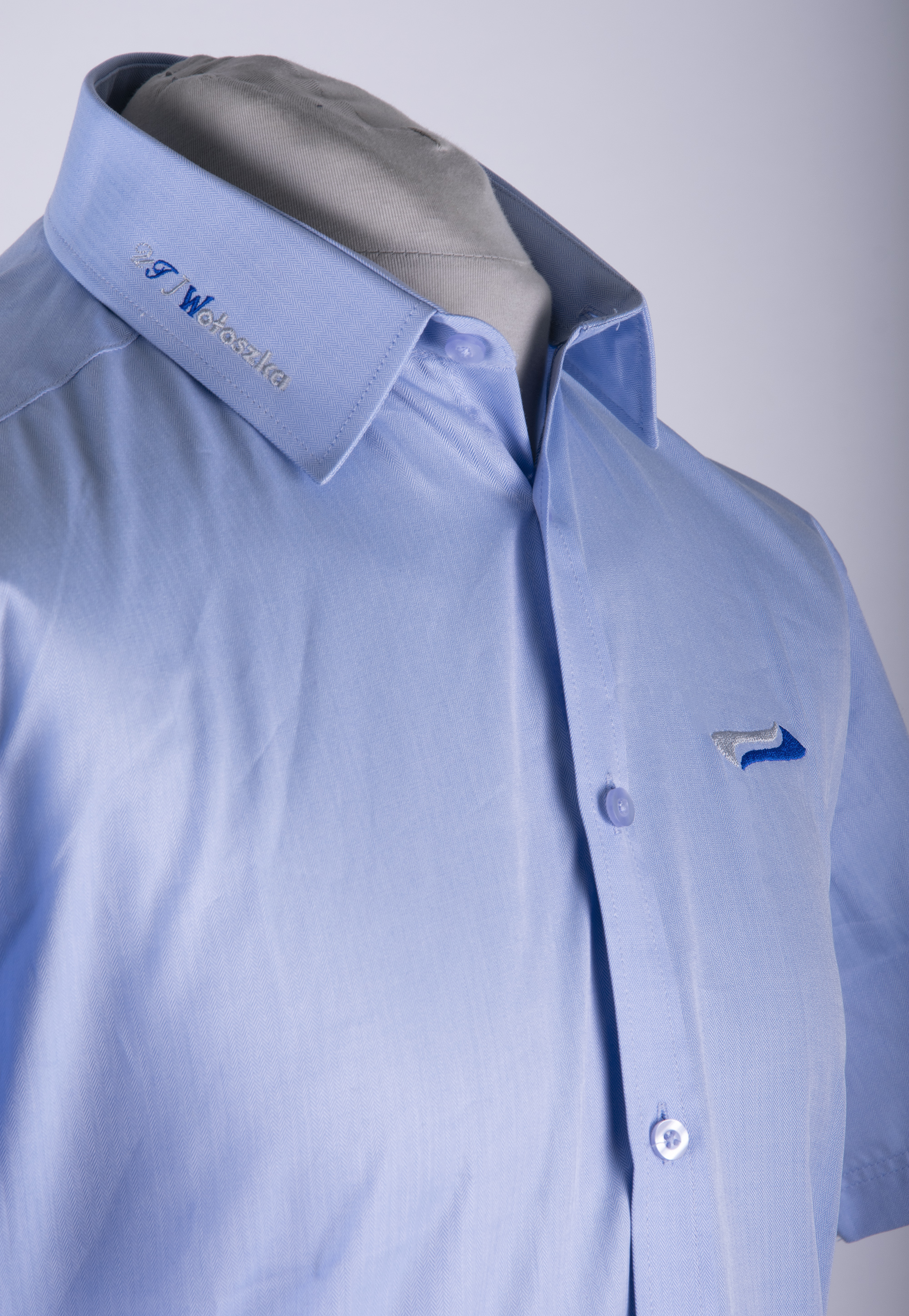 Koszula pracownicza z haftem na kołnierzyku dla firmy transportowej