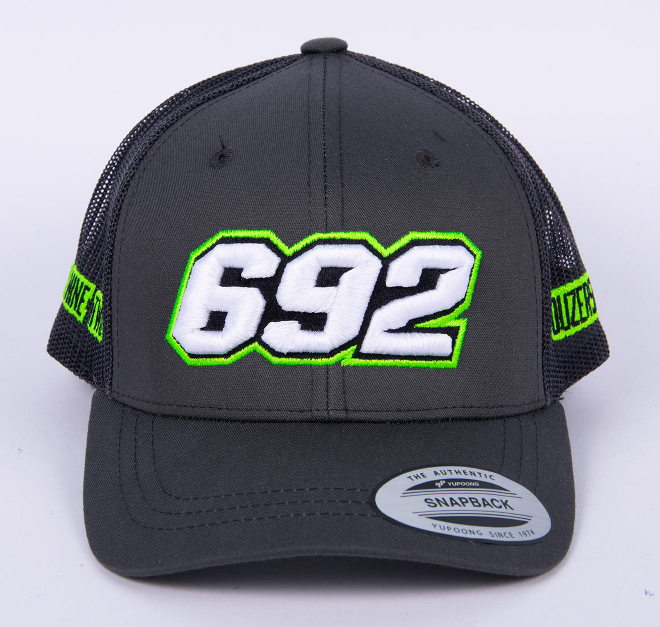 Dziecięca czapka z daszkiem dla klubu sportowego