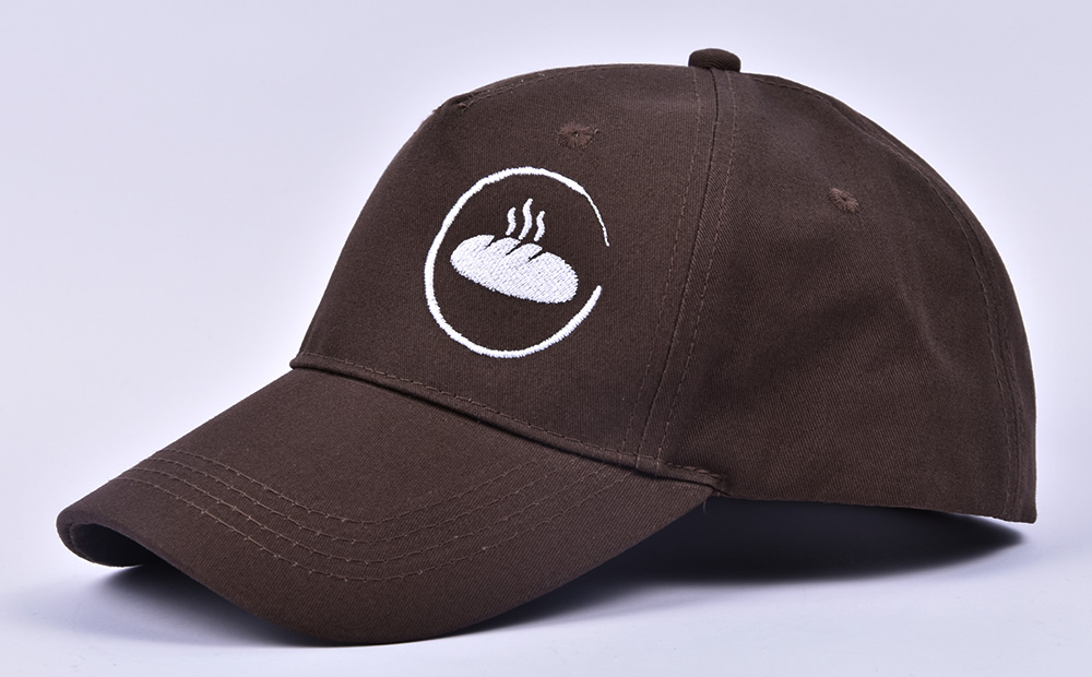 Czapka z daszkiem z haftem na dział piekarski w Lidlu