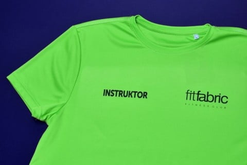 Jak dobrać technikę zdobienia do odzieży sportowej?